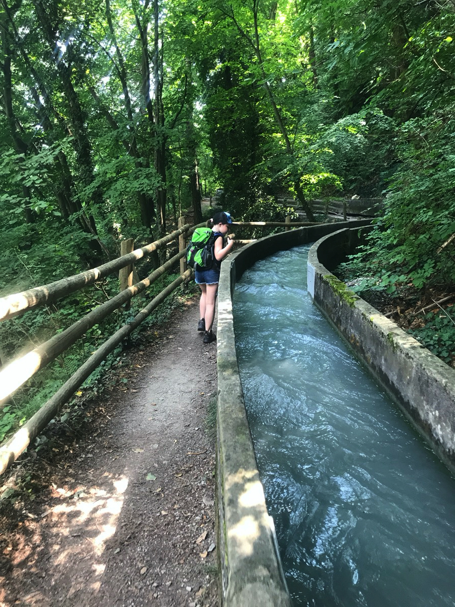 Der Trick ist: bei großer Hitze alle 15 Minuten die Cap einmal komplett durch den Waal ziehen und wieder aufsetzen.