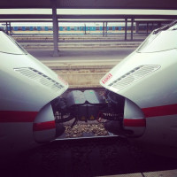 Kissing trains