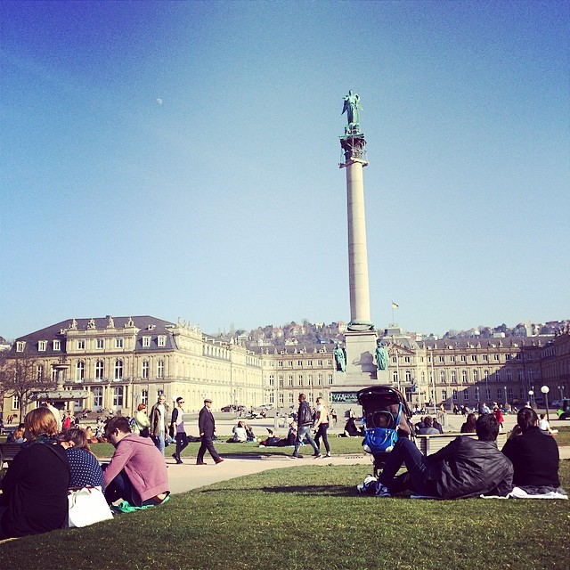 Schlossplatz (liegend fotografiert)