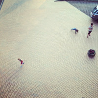 Kinder machen noch bisschen Workout