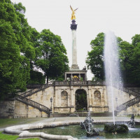 rockym&auml;ssig die Treppen hoch