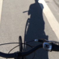 Hinten drauf die Tochter (mittelm&auml;&szlig;ig gelaunt)