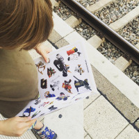 30 Minuten warten. Mit 1000 NinjaGo-Stickern kein Ding.