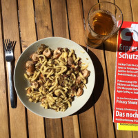 Mittag. Mit Linsen-Sp&auml;tzle und c't. IN DER SONNE!!!!!!!!!