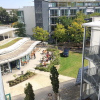 Schulanfang auf dem IHK Pausenhof