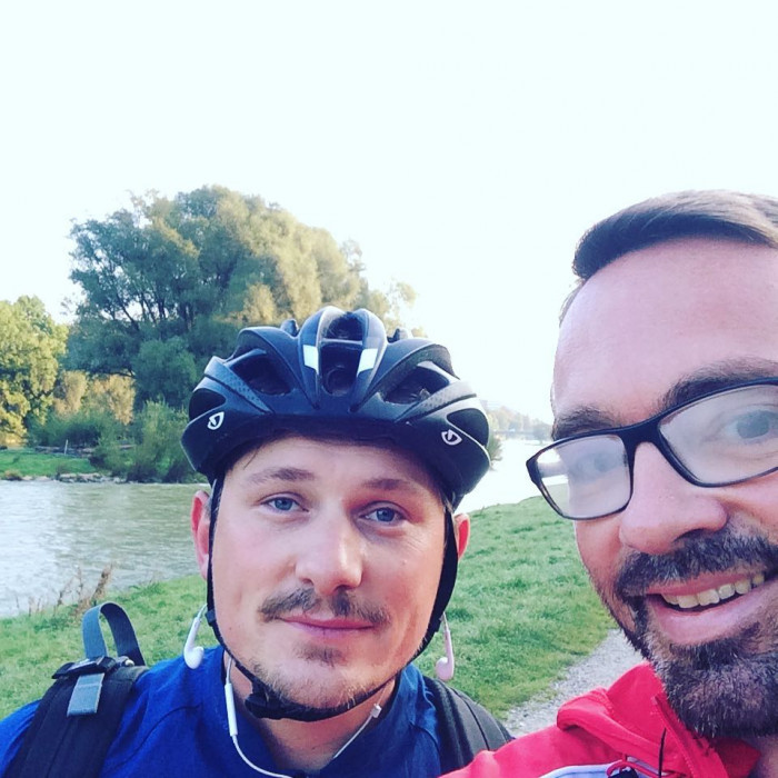 Beim Joggen ausgespuckt wie mein Internetidol @dasnuf. Dann mein 2. Internetidol @diskomanni getroff