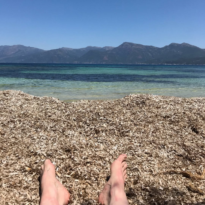 Von Saint-Florent f&auml;hrt man mit dem Boot (erste Fahrt in der Nebensaison um 10:00 mit  @le.popeye) i