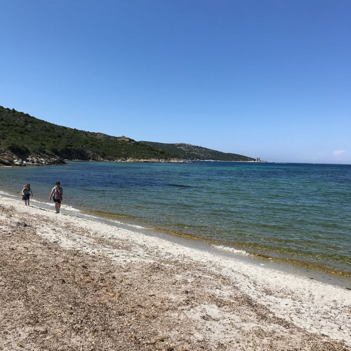 Von Saint-Florent f&auml;hrt man mit dem Boot (erste Fahrt in der Nebensaison um 10:00 mit  @le.popeye) i