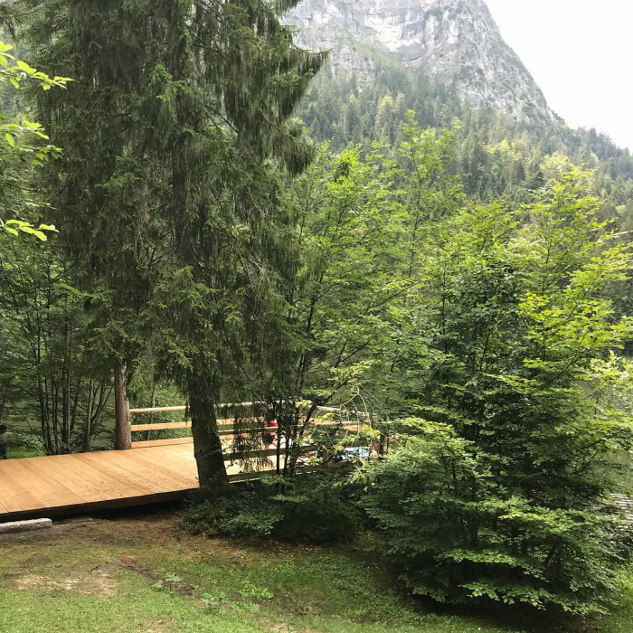 Der Pflegersee liegt ein bisschen oberhalb von Garmisch. Auf dem Weg dorthin kann man noch kurz auf