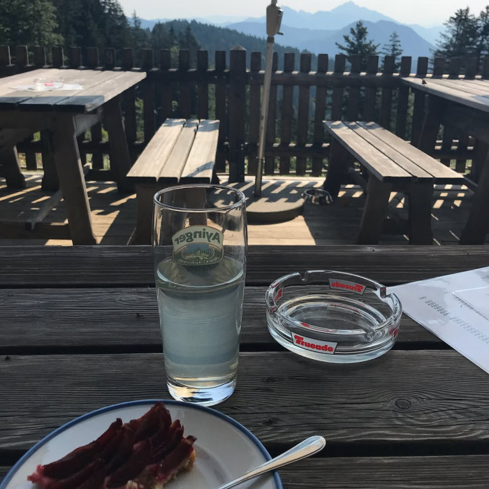 Die Wanderung von Tegernsee nach Schliersee ist ideal f&uuml;r eine Anreise mit der Bahn. Um 7:00 f&auml;hrt d