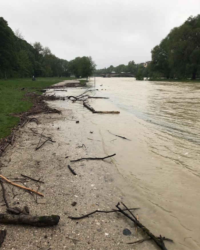 Moin M&uuml;nchen. Die Isar l&auml;uft langsam &uuml;ber.