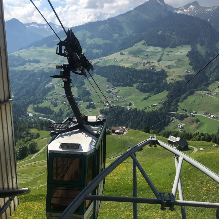 Die erste Wanderung im gro&szlig;en Walsertal. Es gibt noch bisschen Restschnee und weil die K&uuml;che eine Be