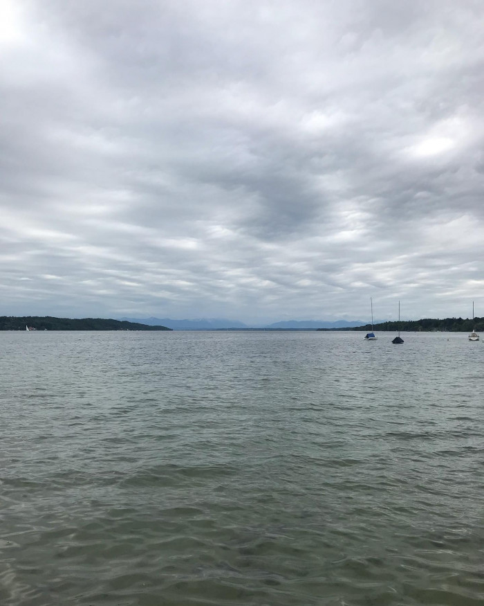 Radtour mit @ivoheckmann zum Starnberger See. Durch einen billigen Taschenspielertrick (Bank) sieht