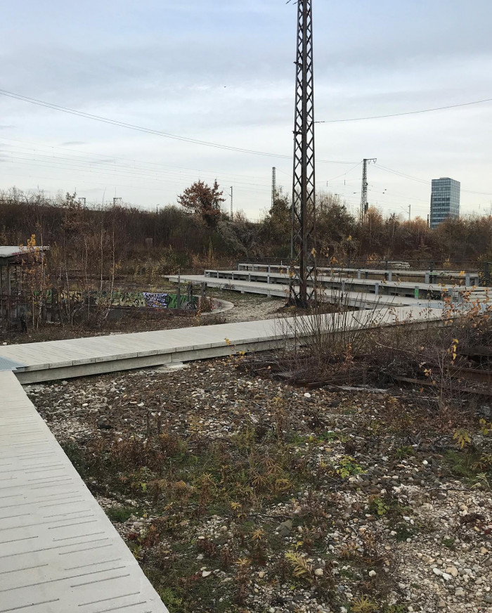 Auf dem Weg zur Arbeit ist mir zwischen den S-Bahnhaltestellen Leuchtenbergring und Berg am Laim neb