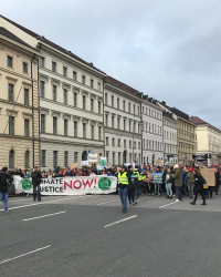 Dahinter 33.000 Menschen