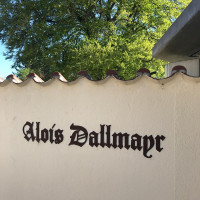 Stadtausw&auml;rts geht es vorbei am Lager vom Dallmayer. Dort wird der Kaffee ger&ouml;s