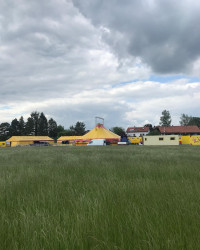 Radrunde mit dem @schwanzhund_ zum Steinsee. Zur&uuml;ck &uuml;ber Glonn. Der Zirkus ist in der Stadt.