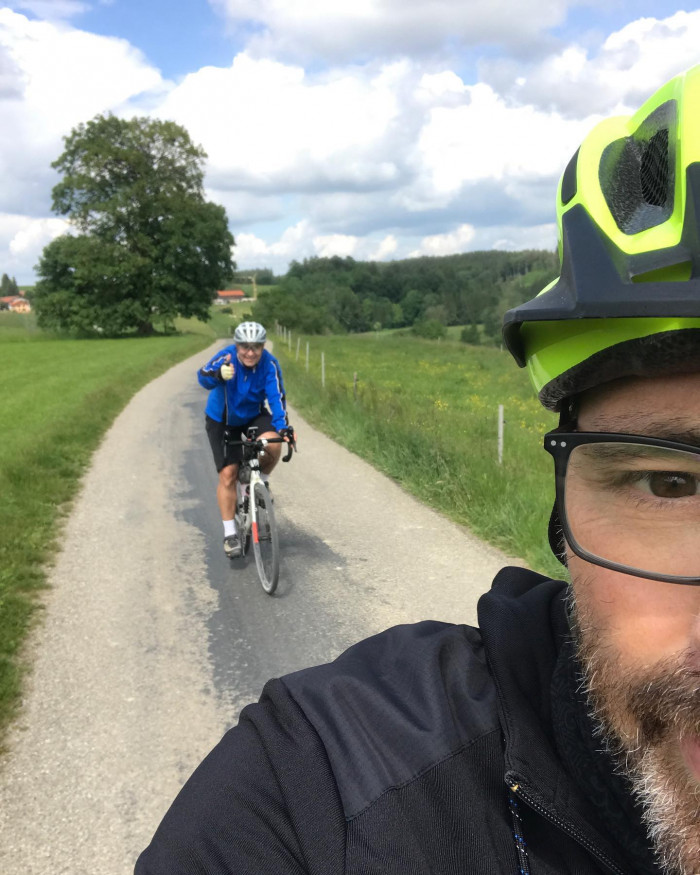 Radrunde mit dem @schwanzhund_ zum Steinsee. Zur&uuml;ck &uuml;ber Glonn. Der Zirkus ist in der Stadt.