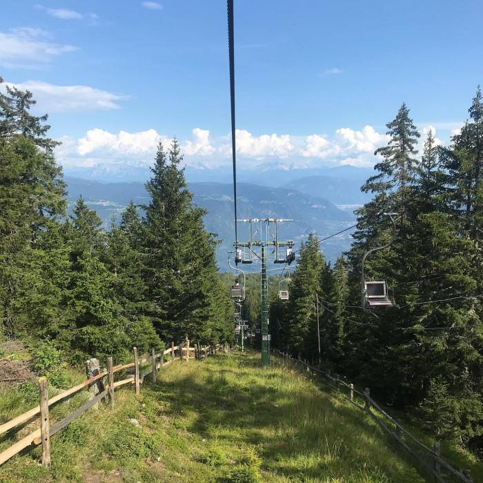 Mit der Gondel fahren wir von der Talstation in Lana nach oben. Das eigentliche Highlight ist dann a