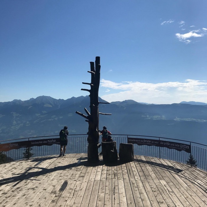 Mit der Gondel fahren wir von der Talstation in Lana nach oben. Das eigentliche Highlight ist dann a