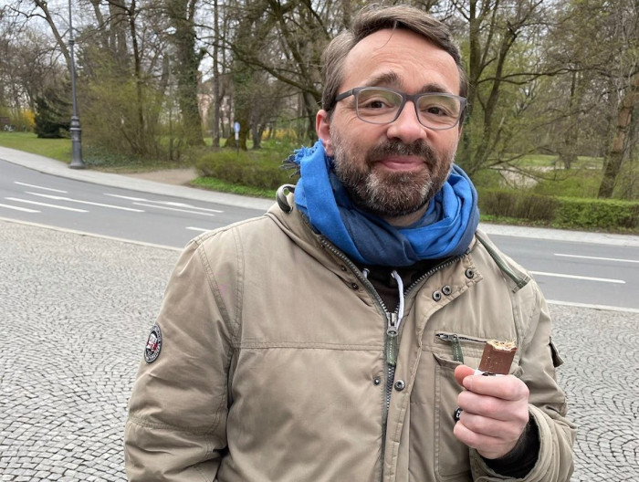 Liebes Tagebuch. Heute hat @ivoheckmann mich auf einer halbfertigen Br&uuml;cke (Kunst) fotografiert. Dan