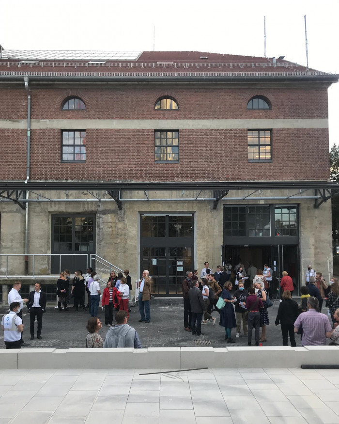 Generalprobe in der neuen Isarphilharmonie im. F&uuml;r M&uuml;nchner Verh&auml;ltnisse viel unfertiger Indust