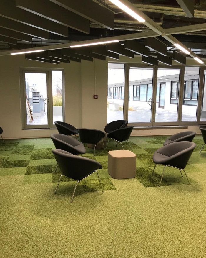 Das neue Interimsquartier der @muenchner_stadtbibliothek im Motorama ist sehr bunt. Mehr Details im