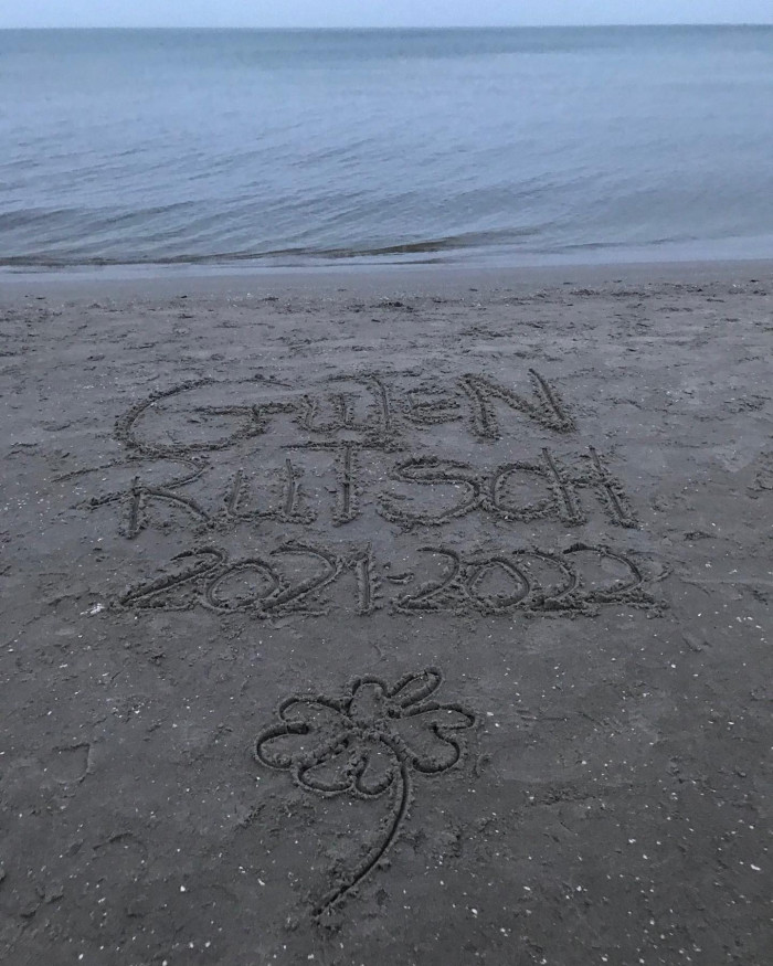 Kopf l&uuml;ften am Meer.