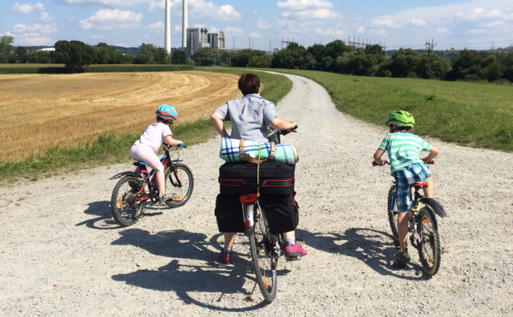 fahrrad fahren und warm in den sommerferien wo hin